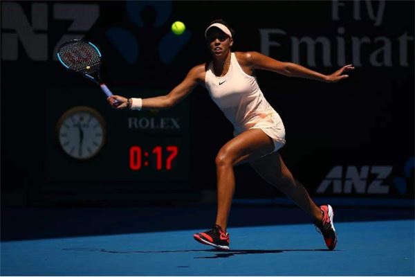 不和谐，太阳报：拜仁球迷在赛前与现场警察和安保发生冲突