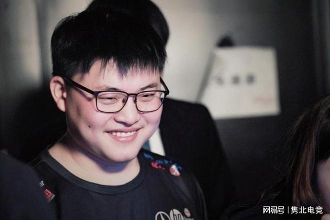 深圳男篮聘请澳大利亚教练凯利任2025-2026赛季主教练，阵容以本土核心为主，阵容实力强劲。