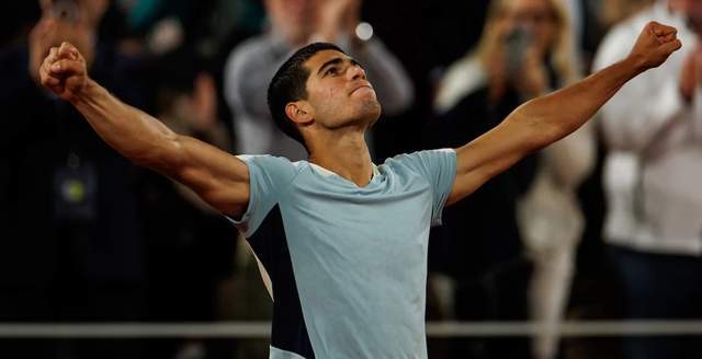 他终于被全世界看见了